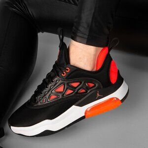Jordan Air Max 200 XX Women's Shoes Size 6.5 Black/ Bright Crimson